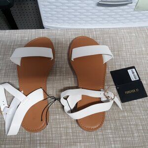 Forever 21 NWT Women's Sandals Size 9 White